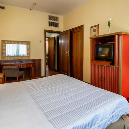 Hotel Royal Palace Mesyna Zewnętrze zdjęcie