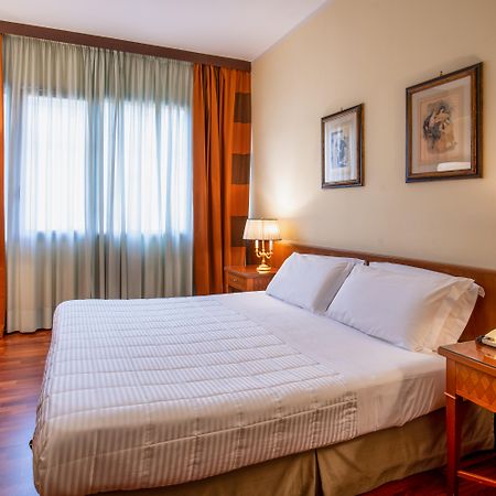 Hotel Royal Palace Mesyna Zewnętrze zdjęcie