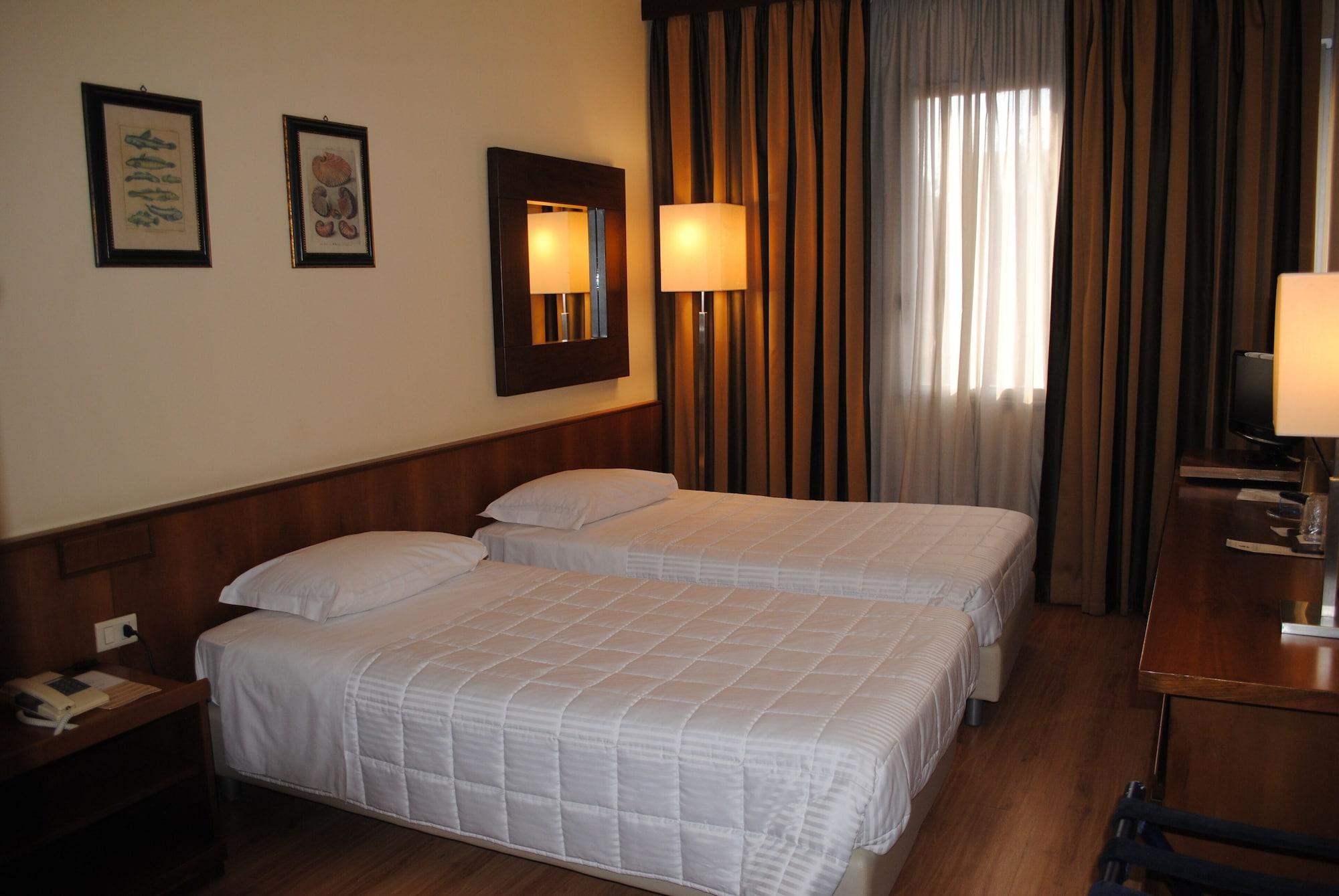 Hotel Royal Palace Mesyna Zewnętrze zdjęcie