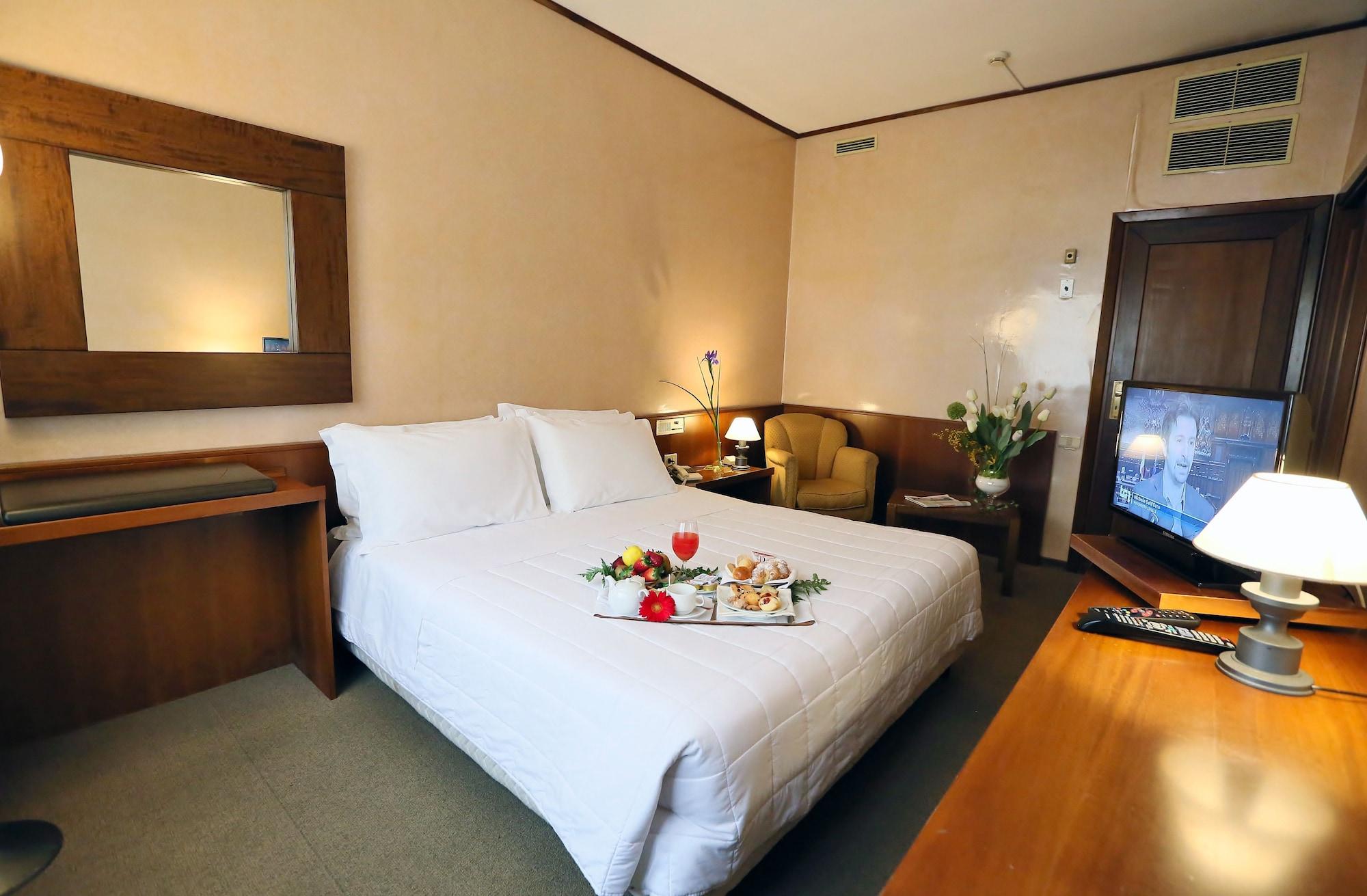 Hotel Royal Palace Mesyna Zewnętrze zdjęcie