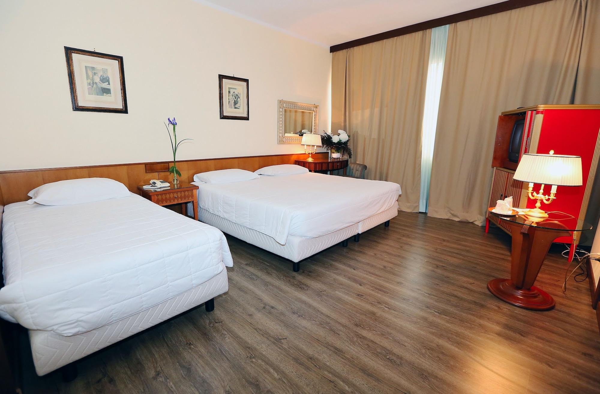 Hotel Royal Palace Mesyna Zewnętrze zdjęcie