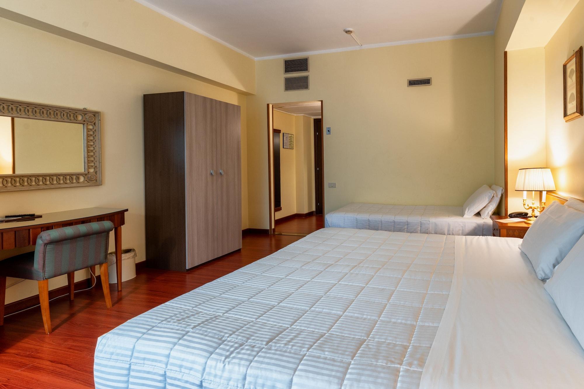 Hotel Royal Palace Mesyna Zewnętrze zdjęcie