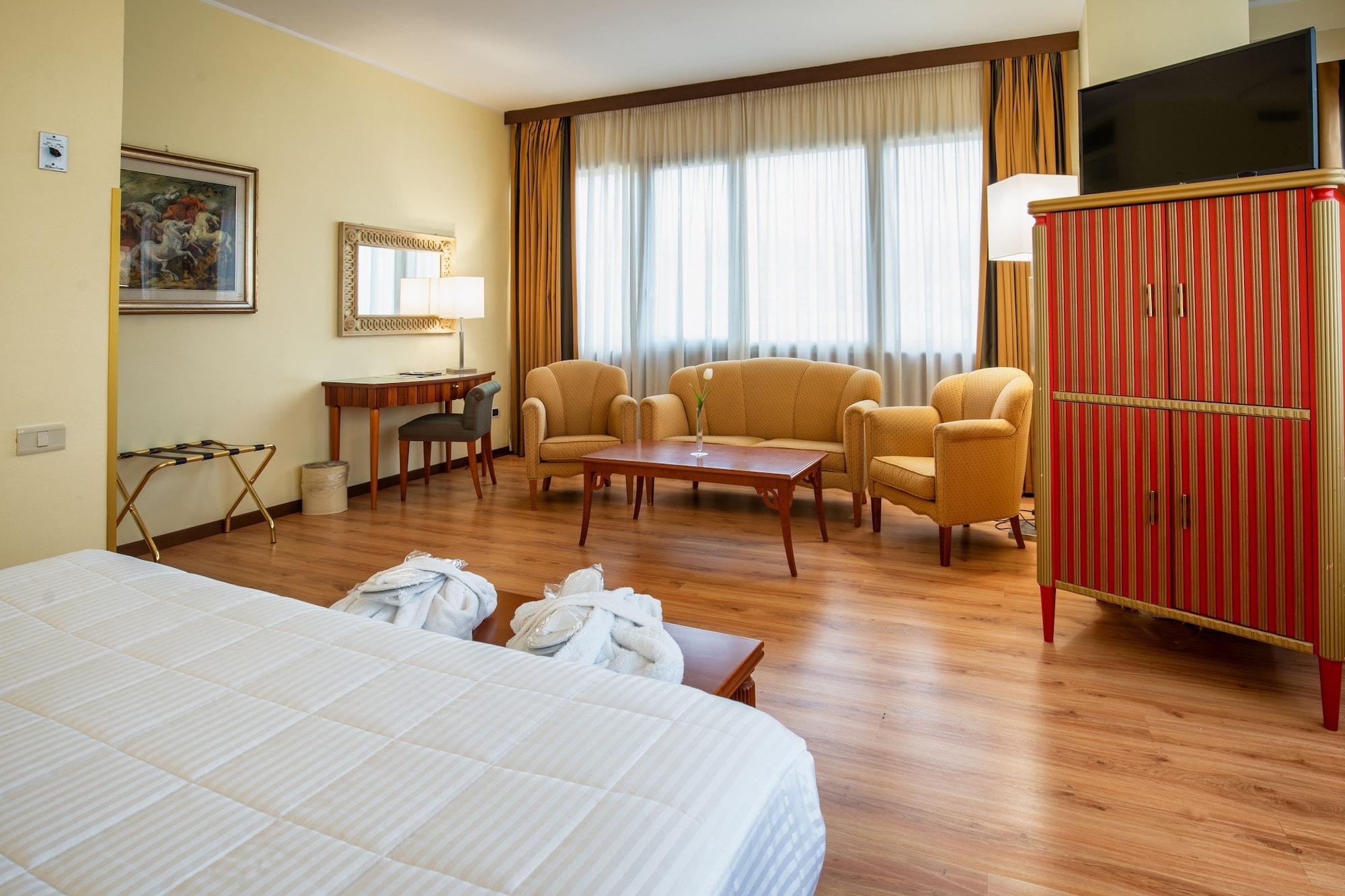 Hotel Royal Palace Mesyna Zewnętrze zdjęcie