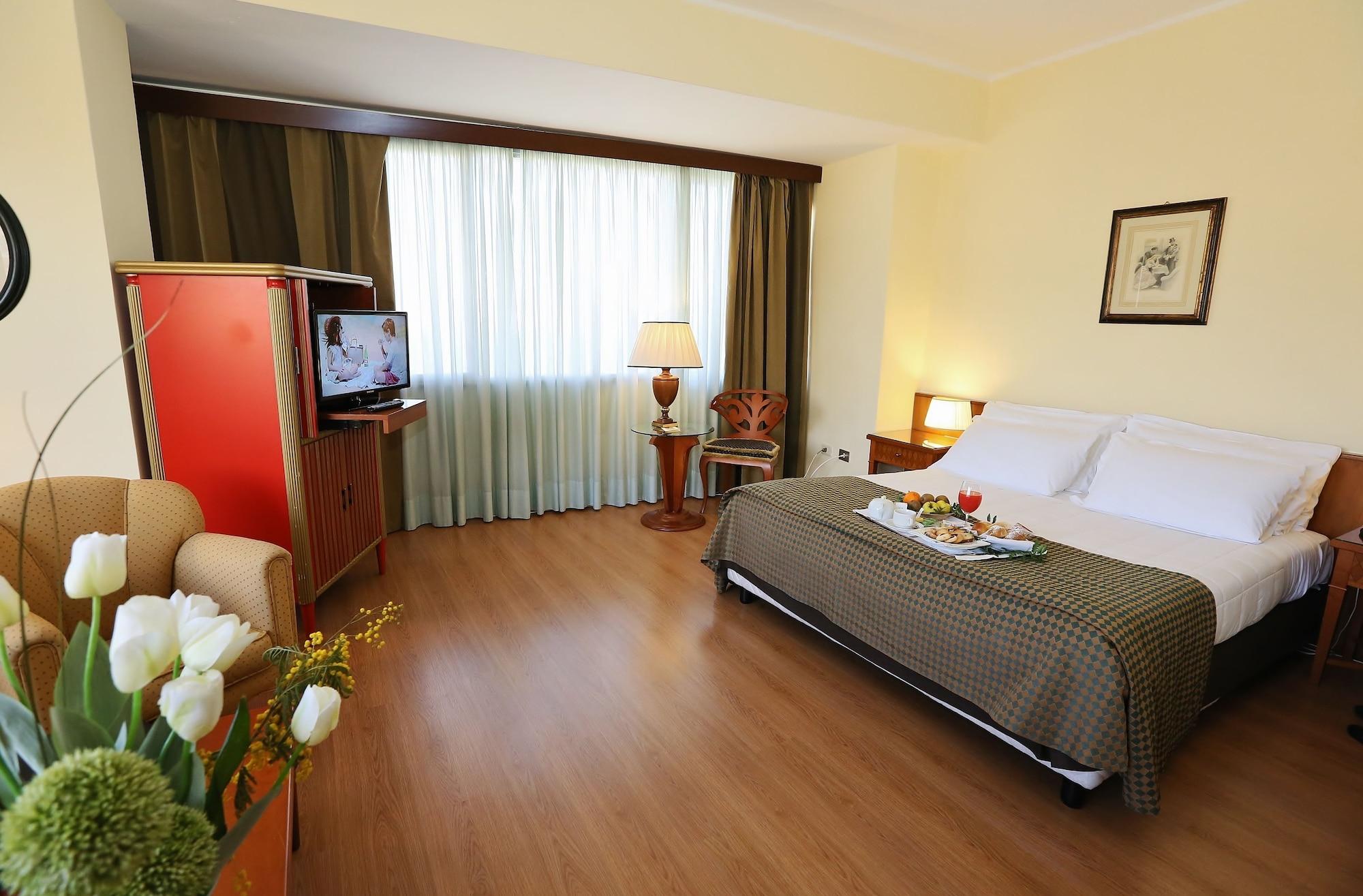 Hotel Royal Palace Mesyna Zewnętrze zdjęcie