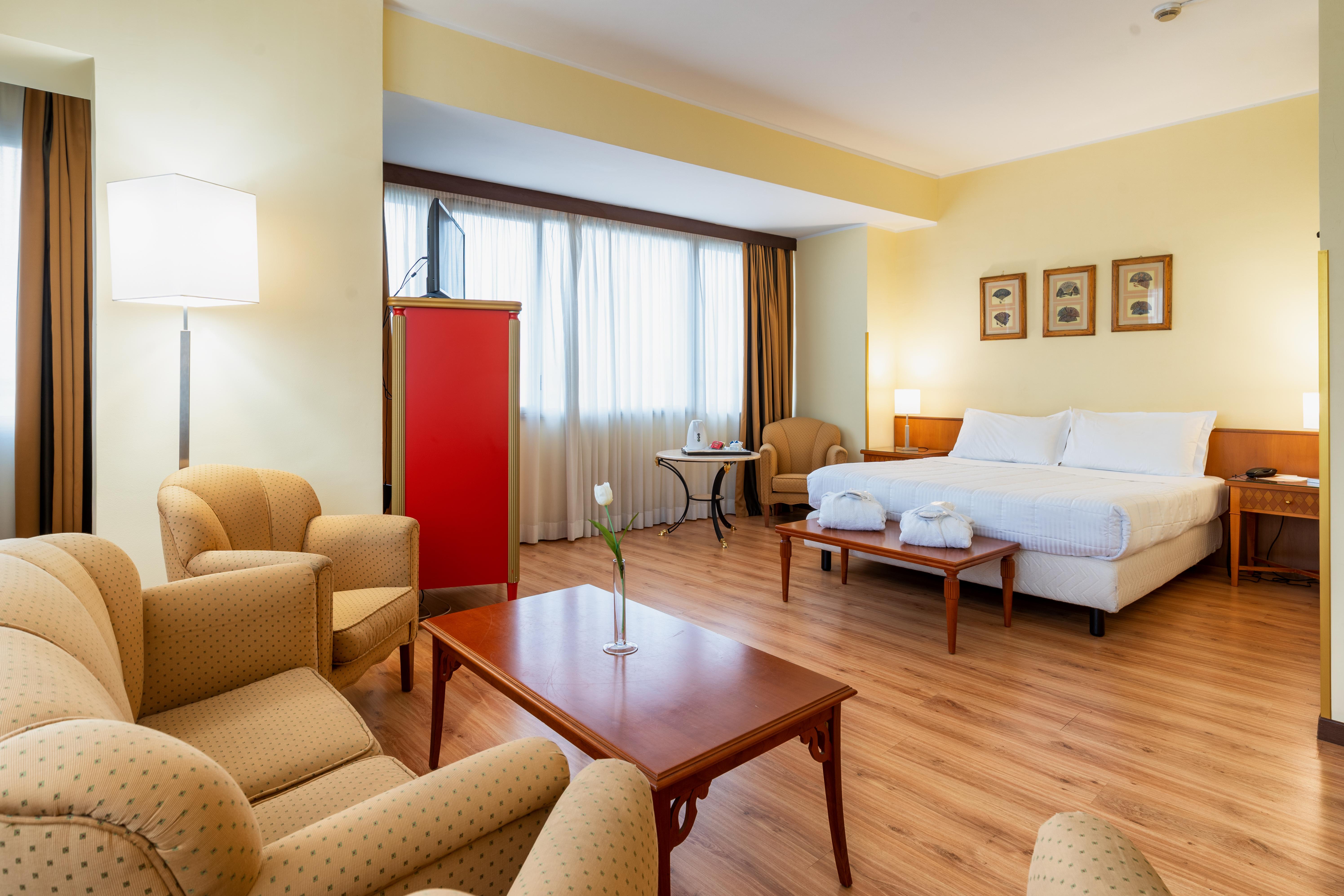 Hotel Royal Palace Mesyna Zewnętrze zdjęcie