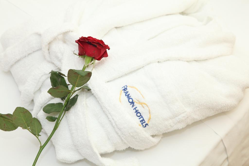 Hotel Royal Palace Mesyna Zewnętrze zdjęcie