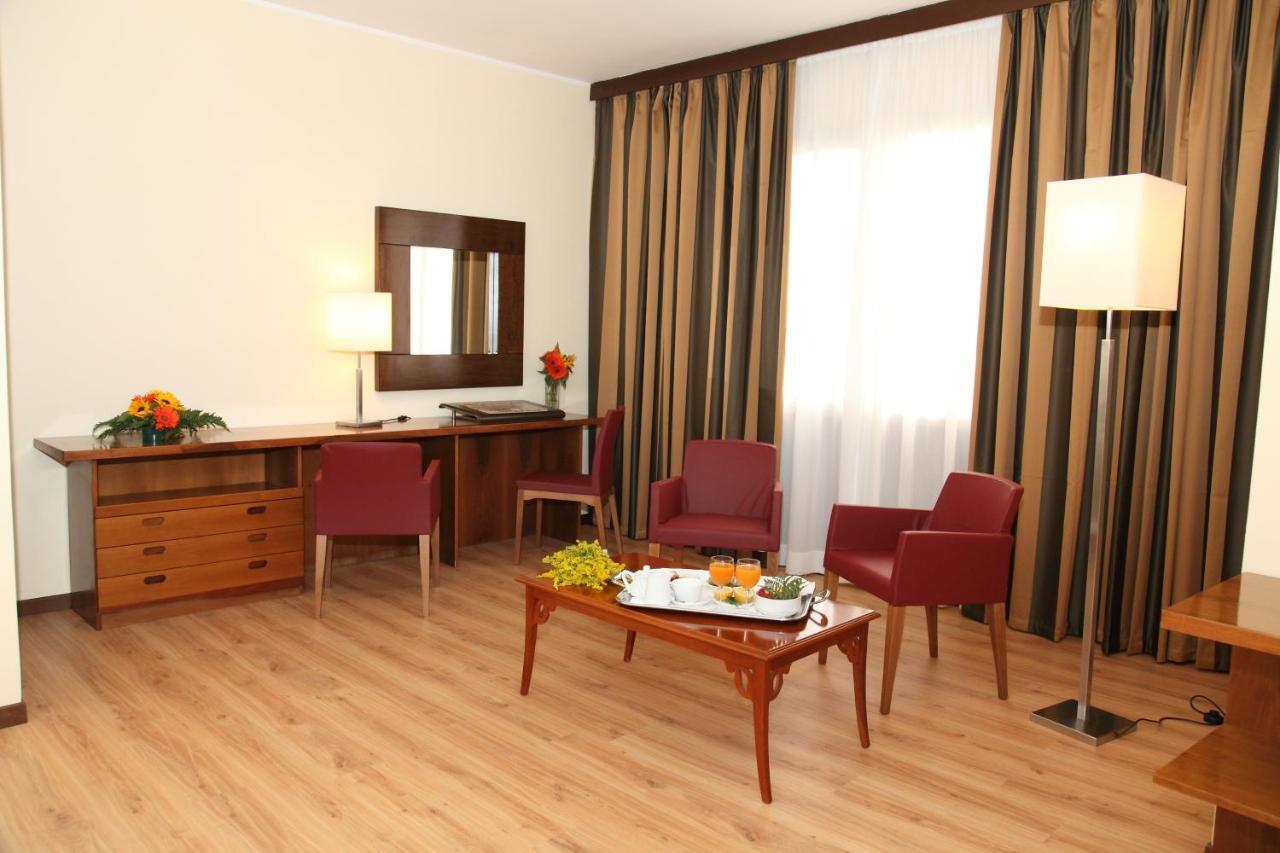 Hotel Royal Palace Mesyna Zewnętrze zdjęcie