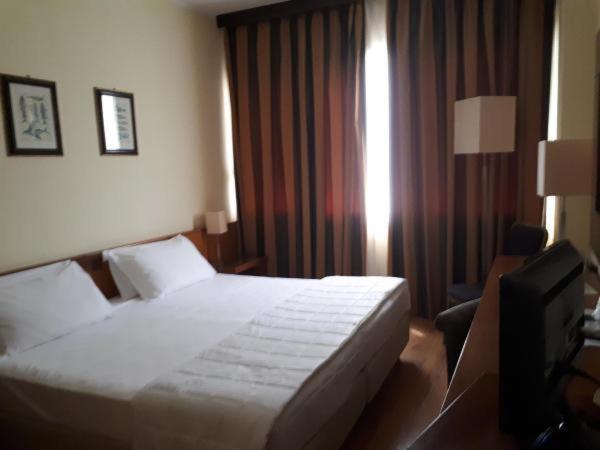Hotel Royal Palace Mesyna Zewnętrze zdjęcie