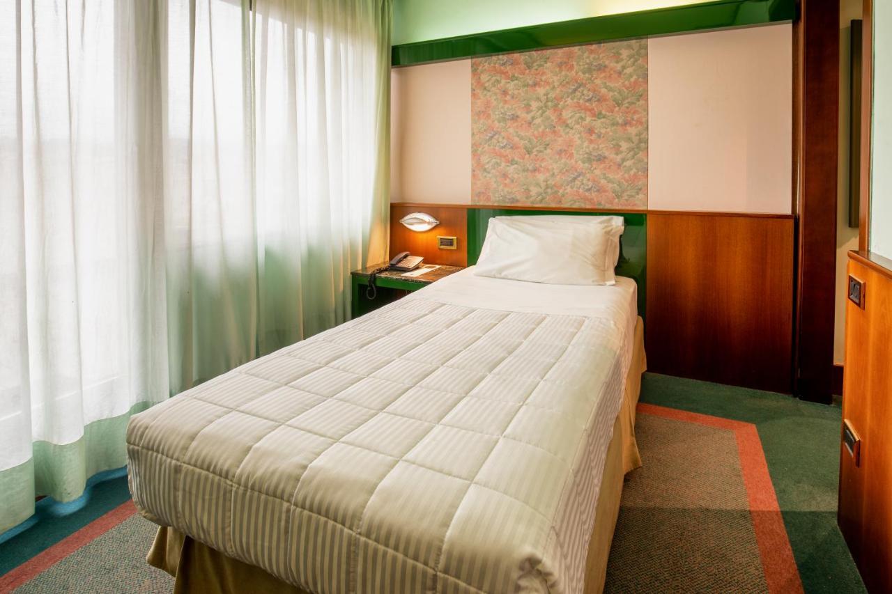 Hotel Royal Palace Mesyna Zewnętrze zdjęcie