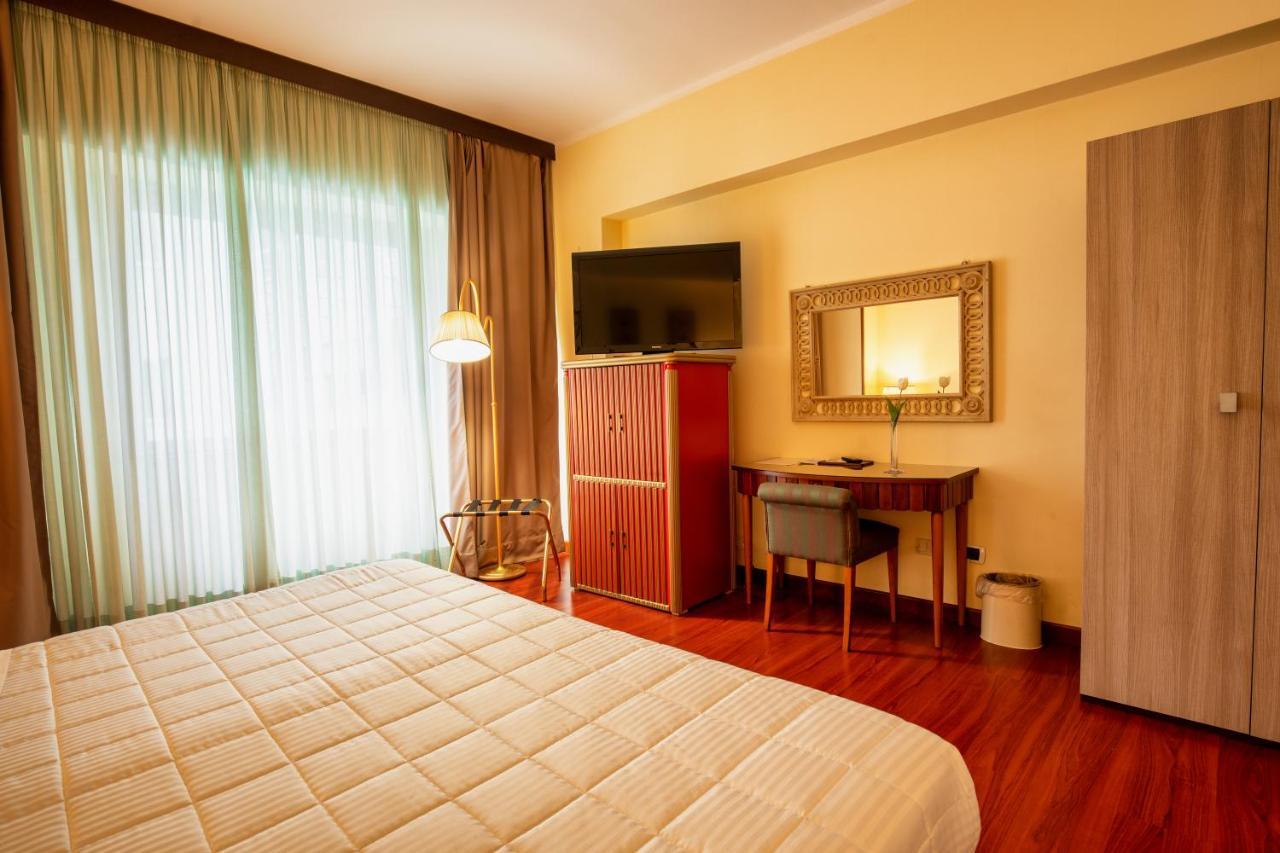 Hotel Royal Palace Mesyna Zewnętrze zdjęcie