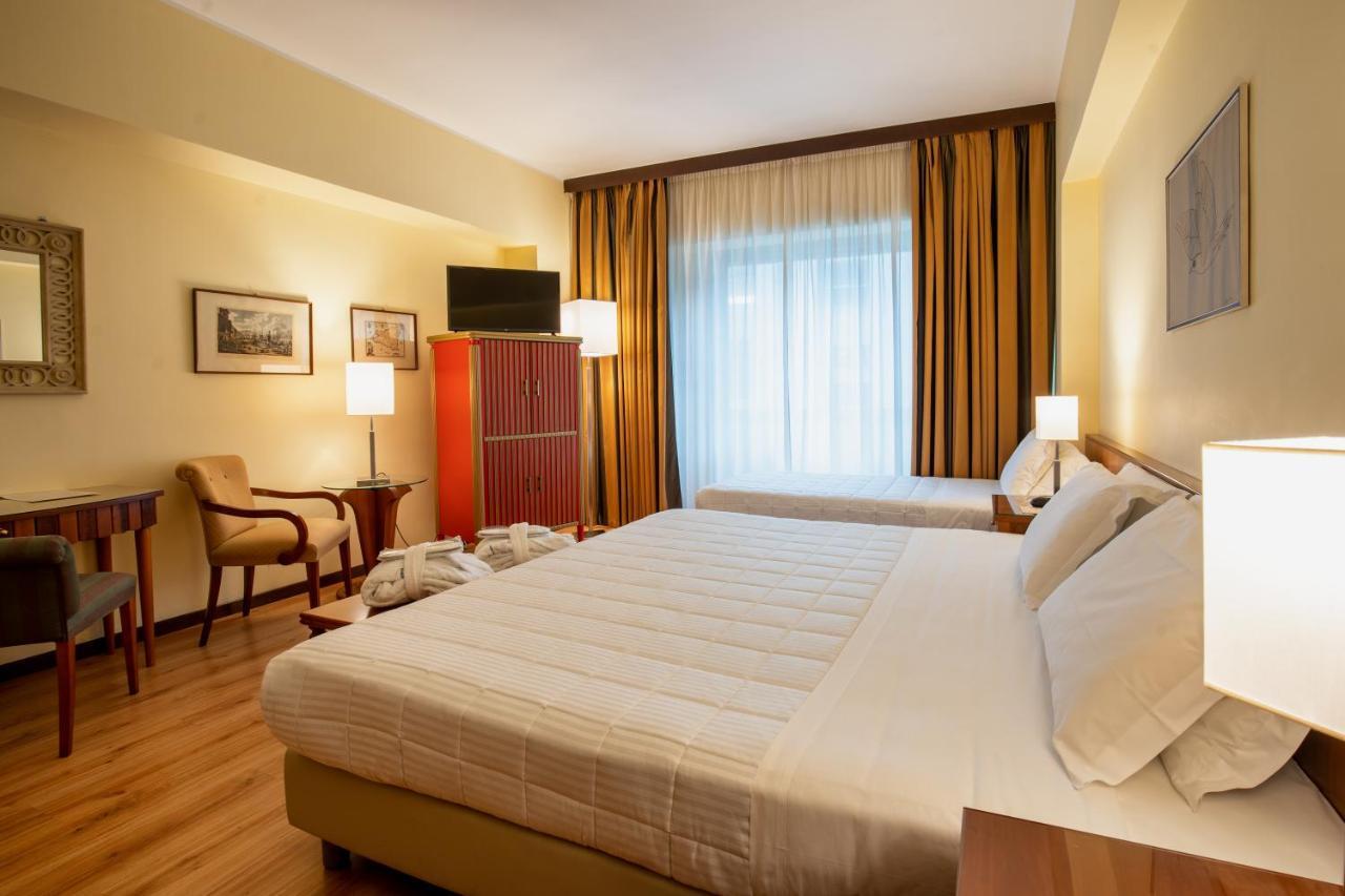 Hotel Royal Palace Mesyna Zewnętrze zdjęcie