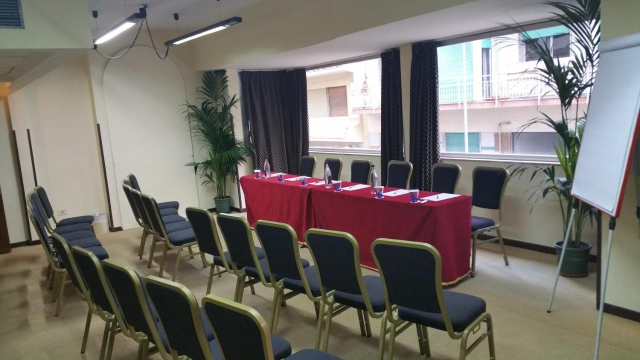 Hotel Royal Palace Mesyna Zewnętrze zdjęcie